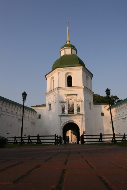Новгород-Северск_Вхідна Брама Спасо-Преображенського собору