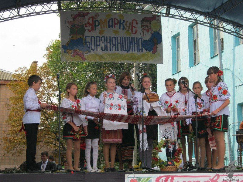Ярмарок на Борзнянщині: весілля, виставки та «солодка гиря» (Фото)