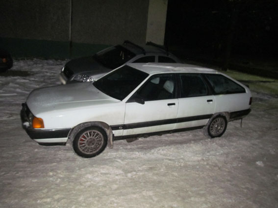 Чернігівська поліція “на гарячому” затримала автовикрадачів