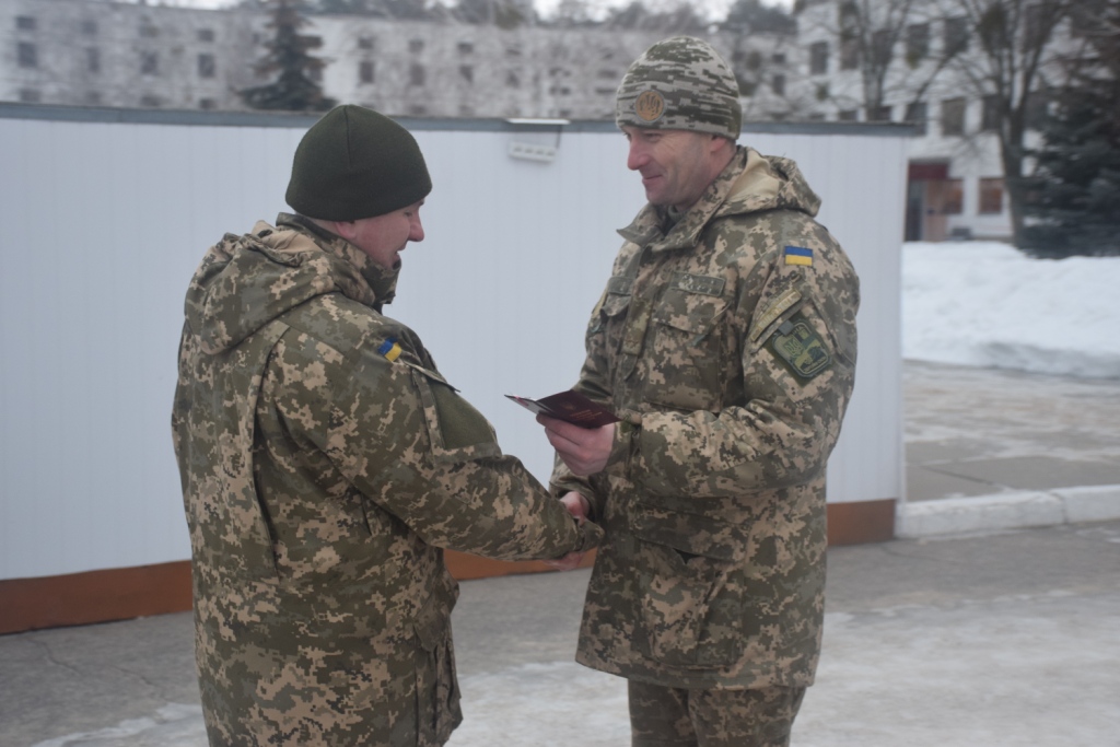 Чернігівських танкістів нагородили за оборону Донецького та Луганського аеропортів (Фото)