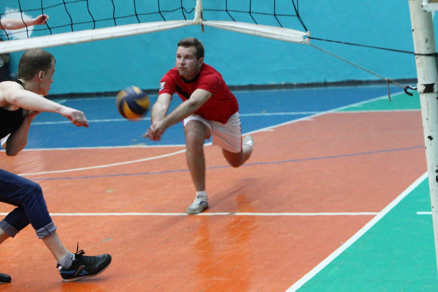 У Чернігові відбувся перший волейбольний турнір серед ЗМІ (Фоторепортаж)