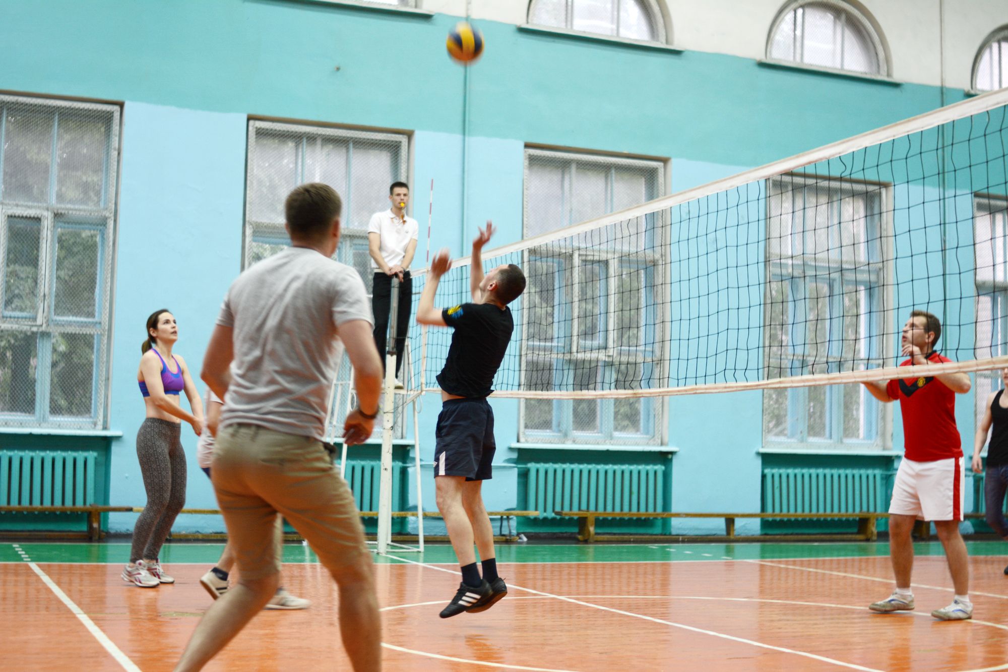 У Чернігові відбувся перший волейбольний турнір серед ЗМІ (Фоторепортаж)