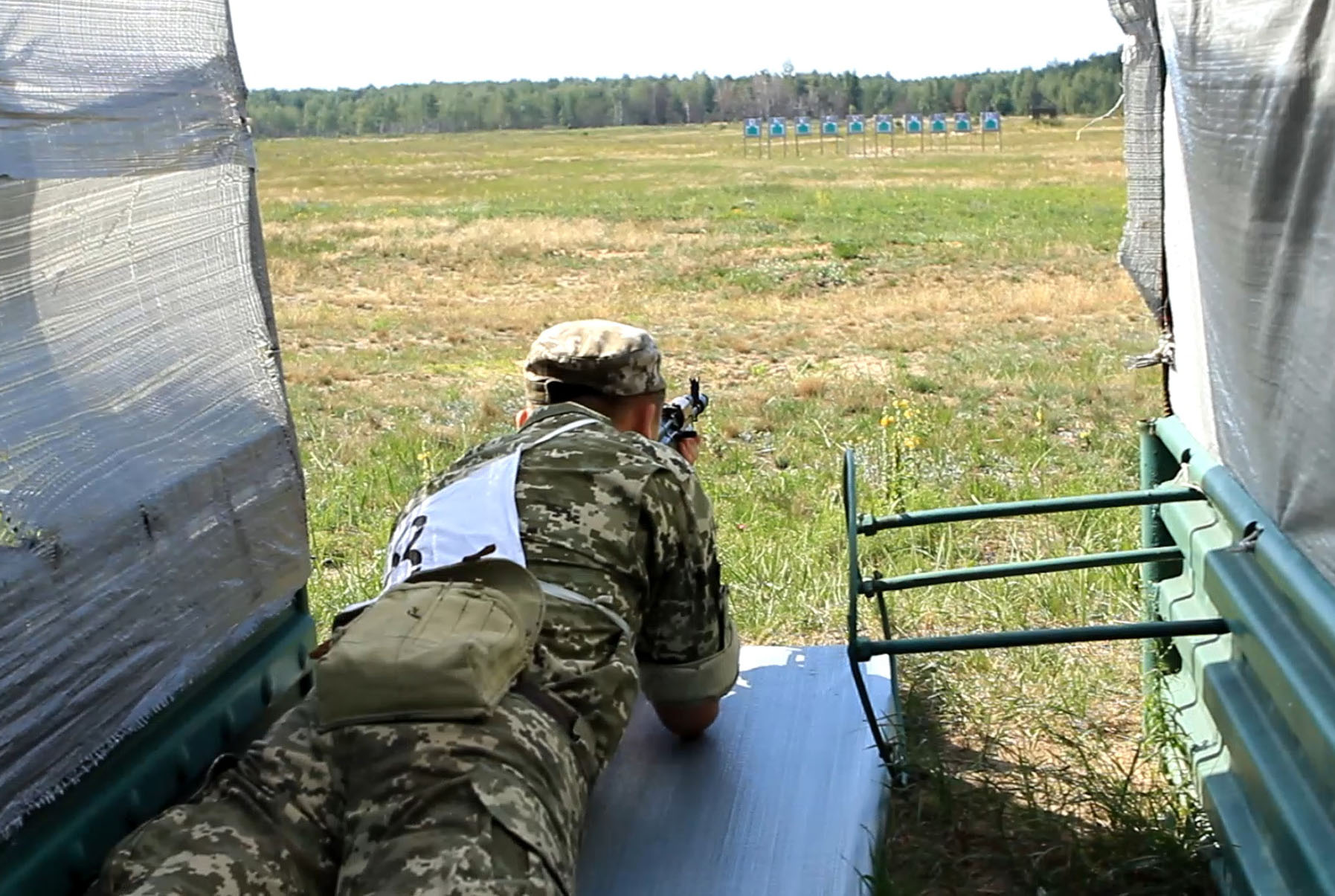 Воєнізований крос: на Чернігівщині військові подолали кілометри (Фото)