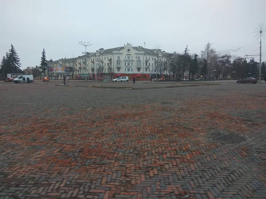 На Красній площі облаштовують ковзанку (Фотофакт)