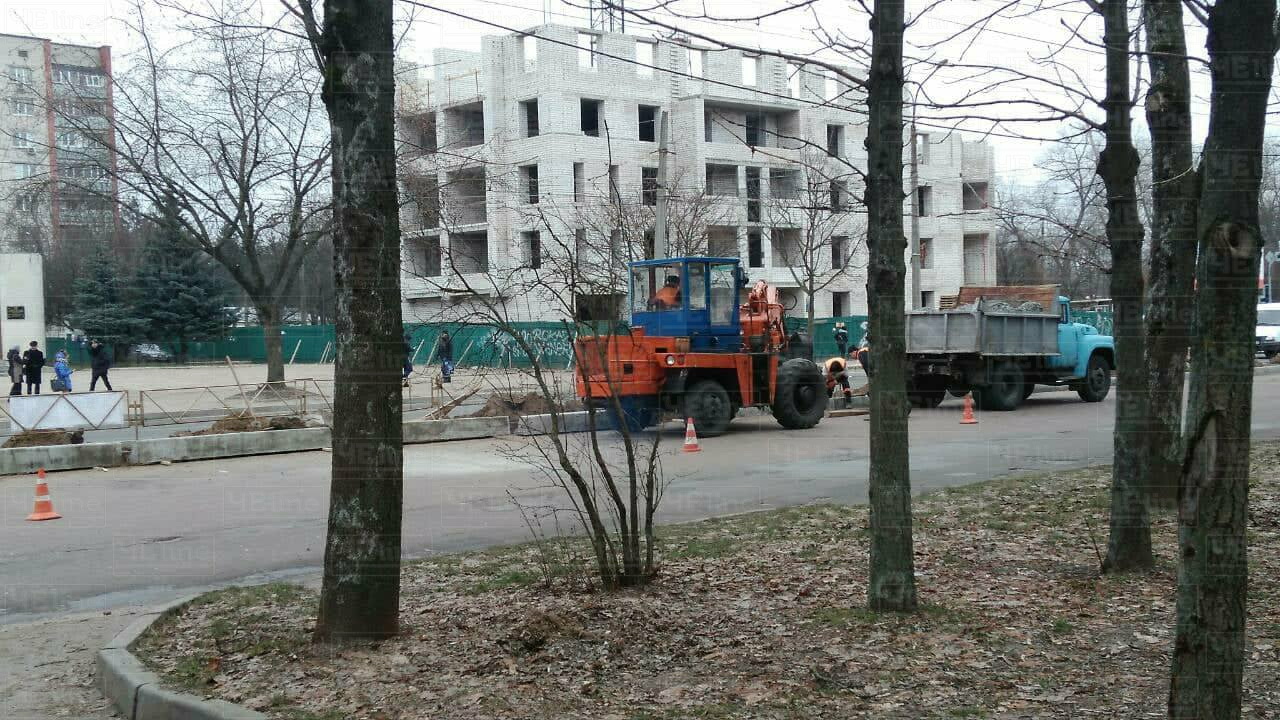 На Рокоссовського дорогу готують до ремонту (Фотофакт)