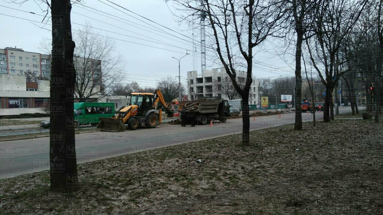 На Рокоссовського дорогу готують до ремонту (Фотофакт)