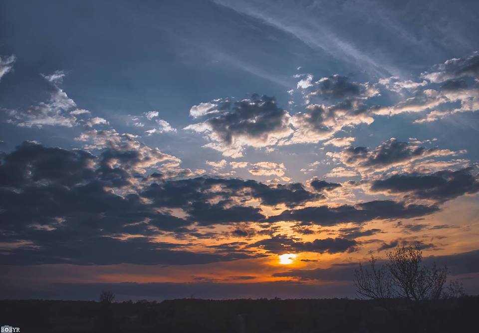 Нереальне небо над Черніговом (Фото)