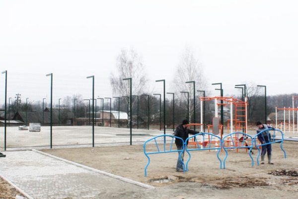 У Сновській гімназії будують сучасний спортивний майданчик (Фото)