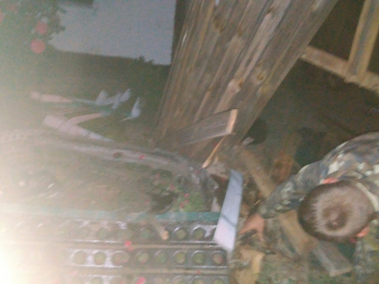 На Чернігівщині водій зніс паркан будинку та протаранив гараж (Фото)