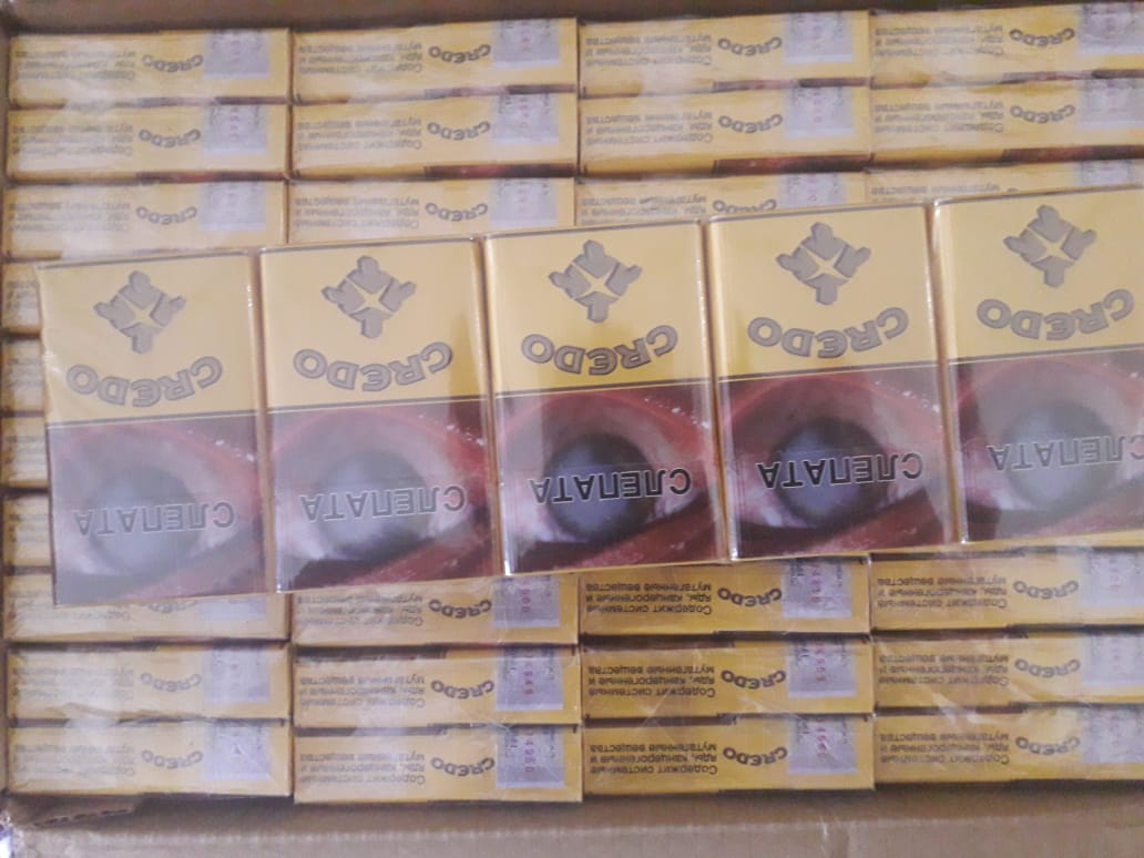 На чернігівському кордоні затримали велетенську партію контрабандних цигарок (Фото)