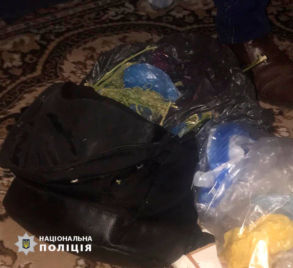 У Чернігівській області затримано двох поліцейських за збут наркотиків (Фото)