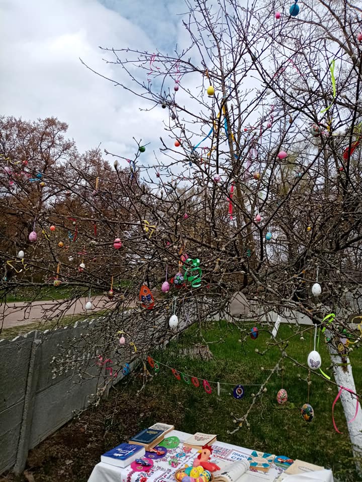На Чернігівщині прикрасили ще одне Великоднє дерево (Фото)