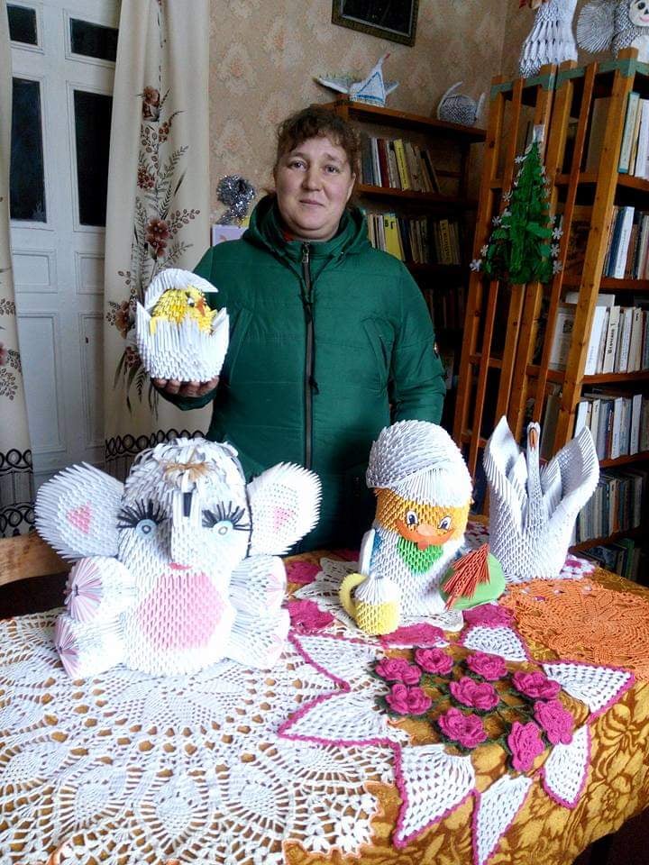 У селі на Чернігівщині жінка створює шедеври оригамі (Фото)