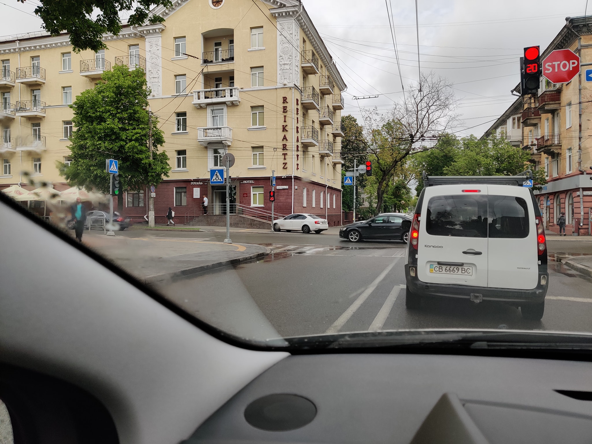 На «чортовому перехресті» в Чернігові – чергова аварія (Фотофакт)