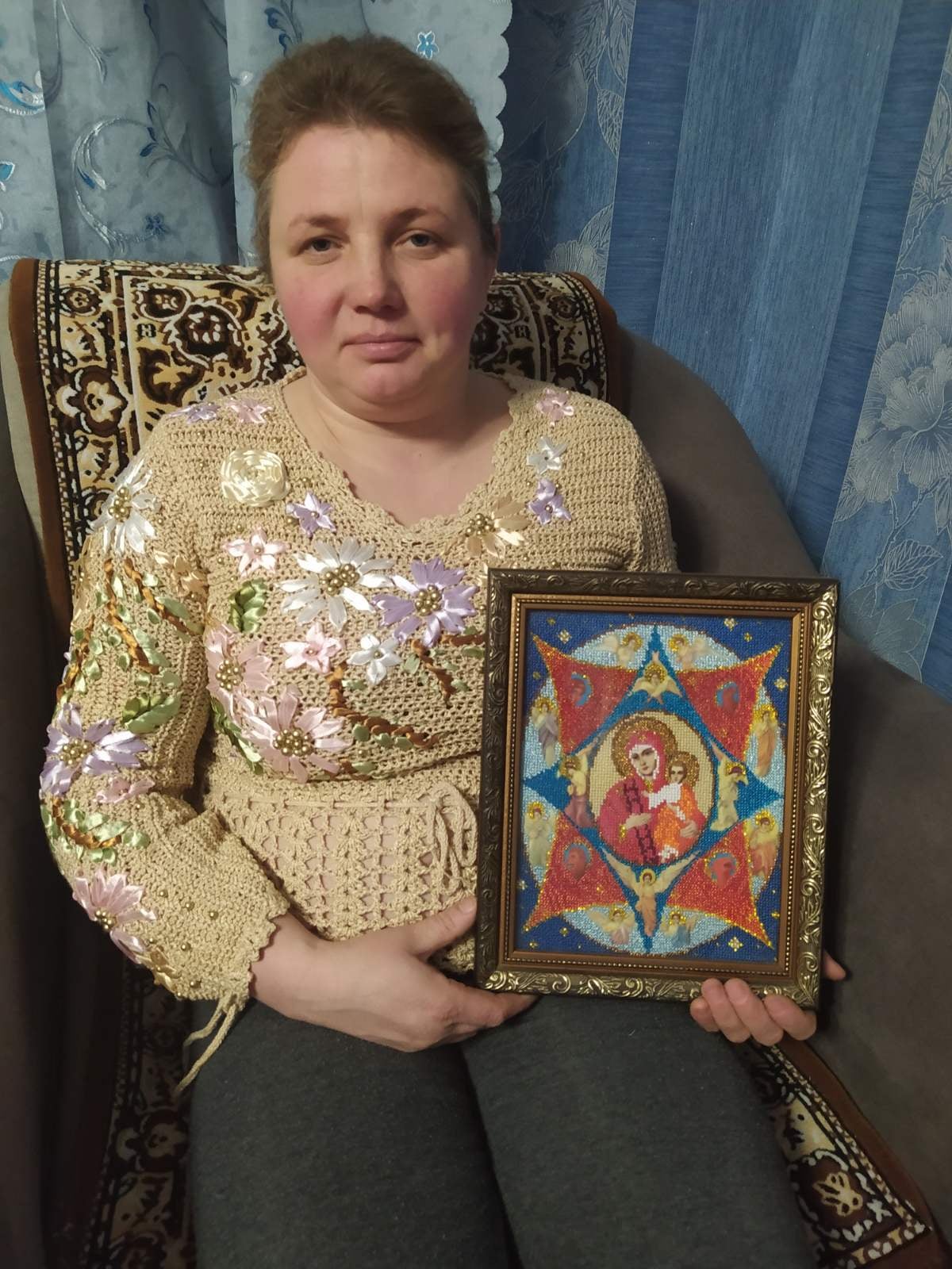 Жінка з Менщини вишиває ікони (Фото)