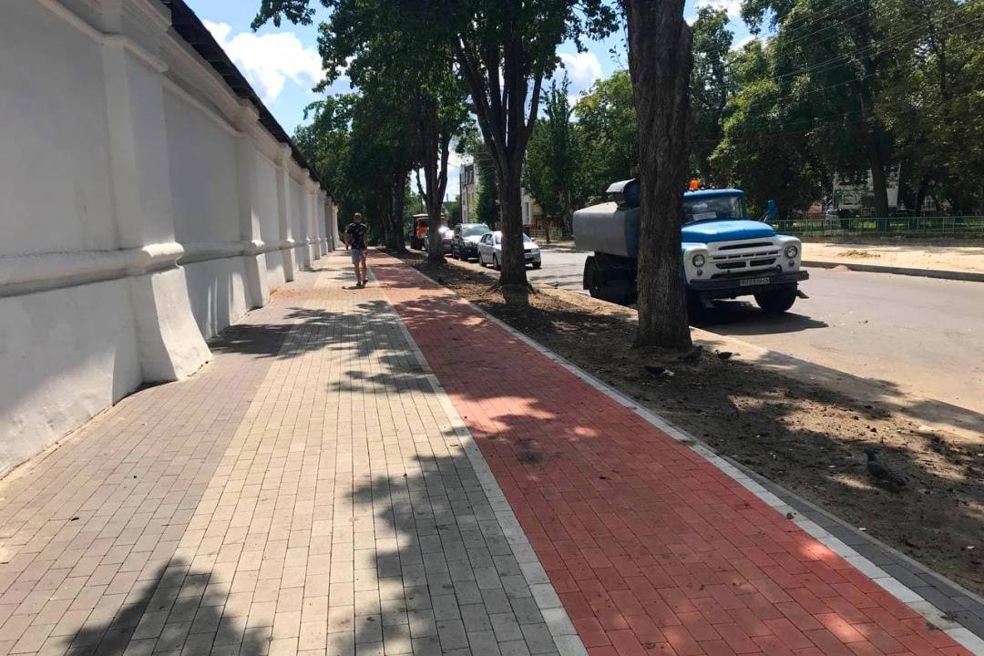 Вулиця Князя Чорного у Чернігові – з новою дорогою і тротуарами (Фото)