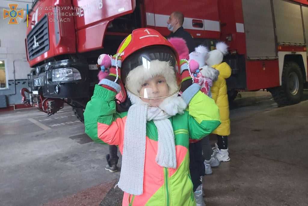 До рятувальників Чернігівщини завітали на екскурсію дошкільнята (Фото)