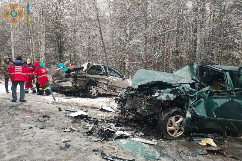 На Чернігівщині в ДТП загинула 22-річна пасажирка (Фото)