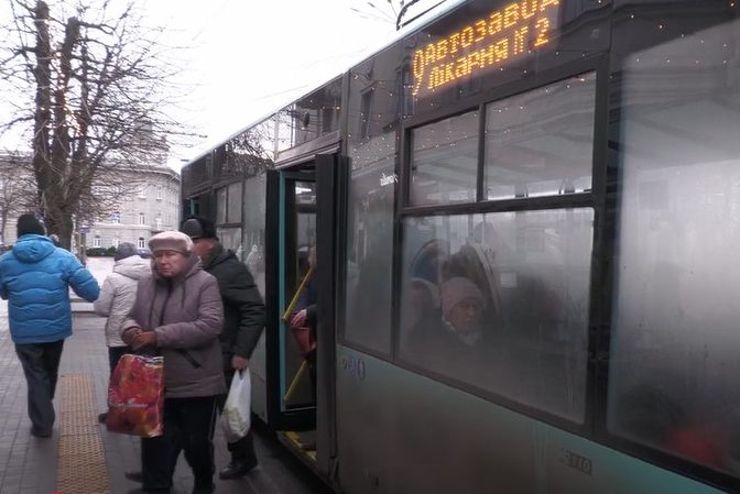 Зміни проїзду для чернігівських пільговиків: коли штрафуватимуть, хто може оформити картку та законністьсистеми (Відео)