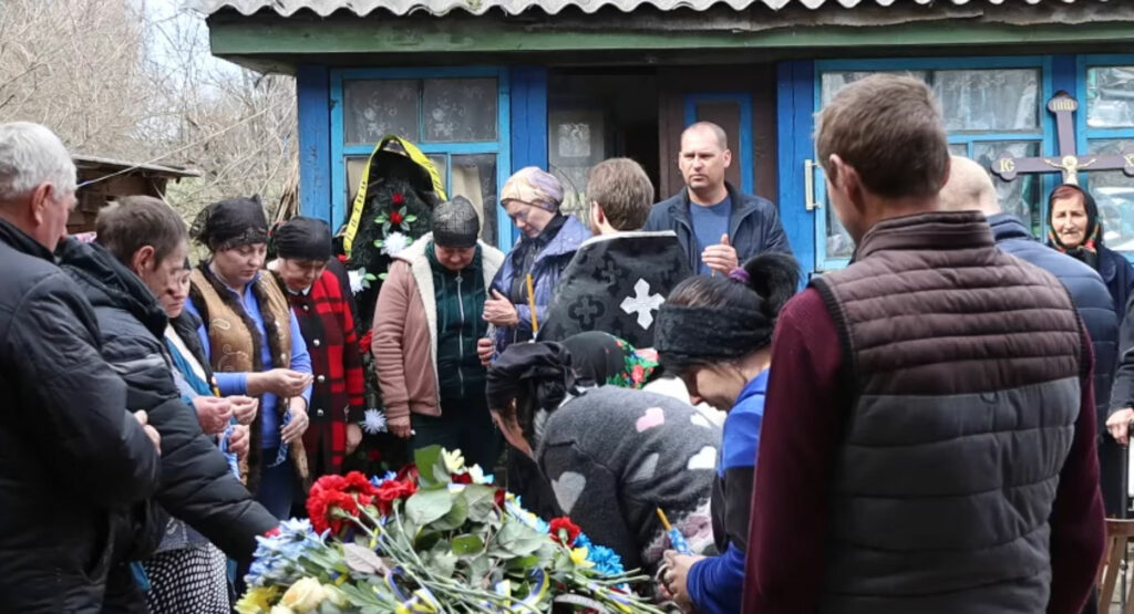 На Чернігівщині попрощалися із захисником, який помер у лікарні від тяжких поранень