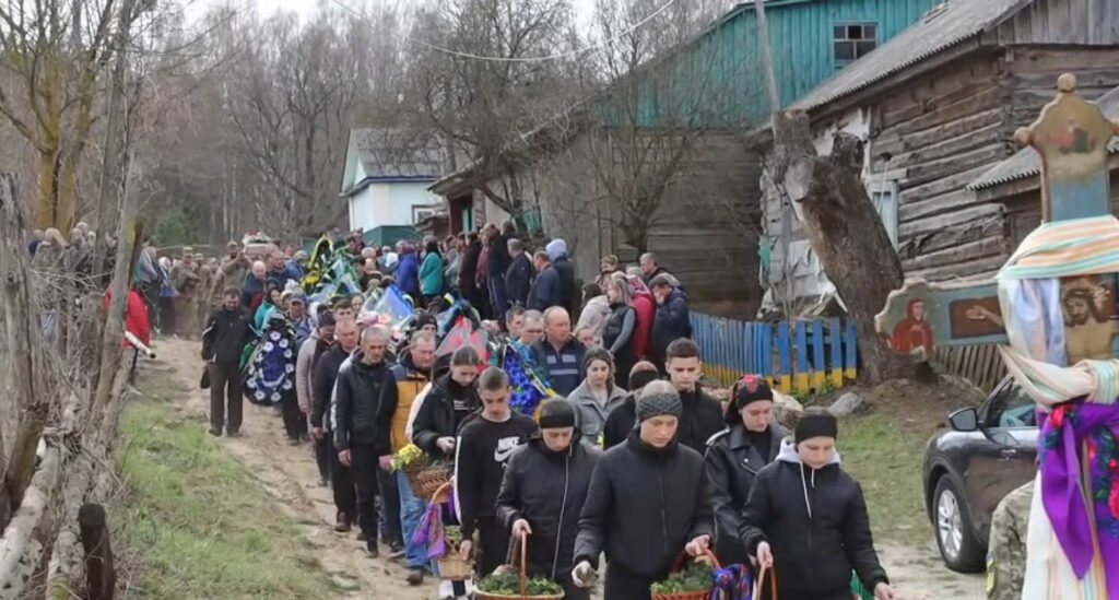 На Чернігівщині попрощалися із захисником, який помер у лікарні від тяжких поранень