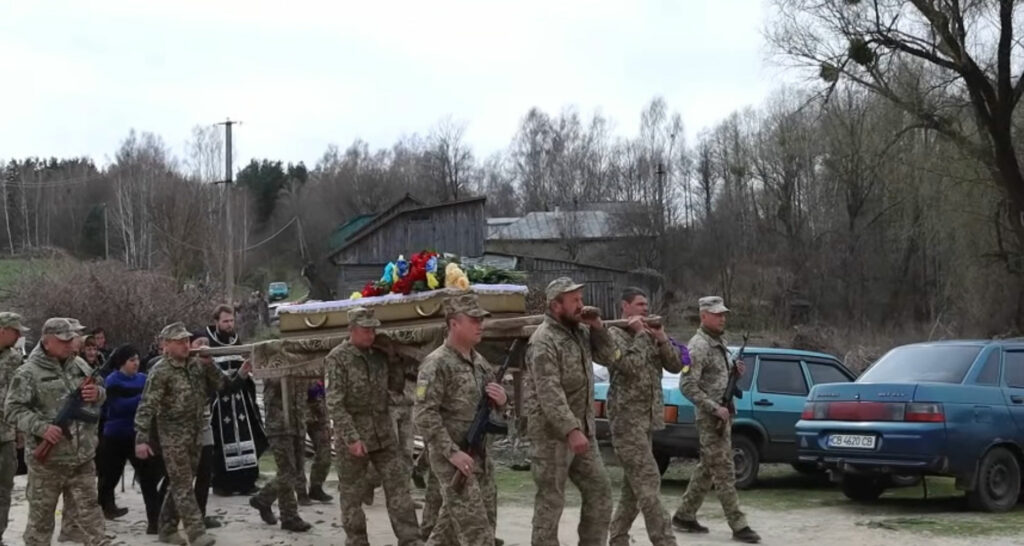 На Чернігівщині попрощалися із захисником, який помер у лікарні від тяжких поранень