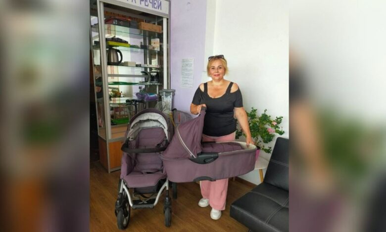 Що потребують – беруть, чим можуть – діляться: в бібліотеці на Чернігівщині поповнилася «Шафа речей»
