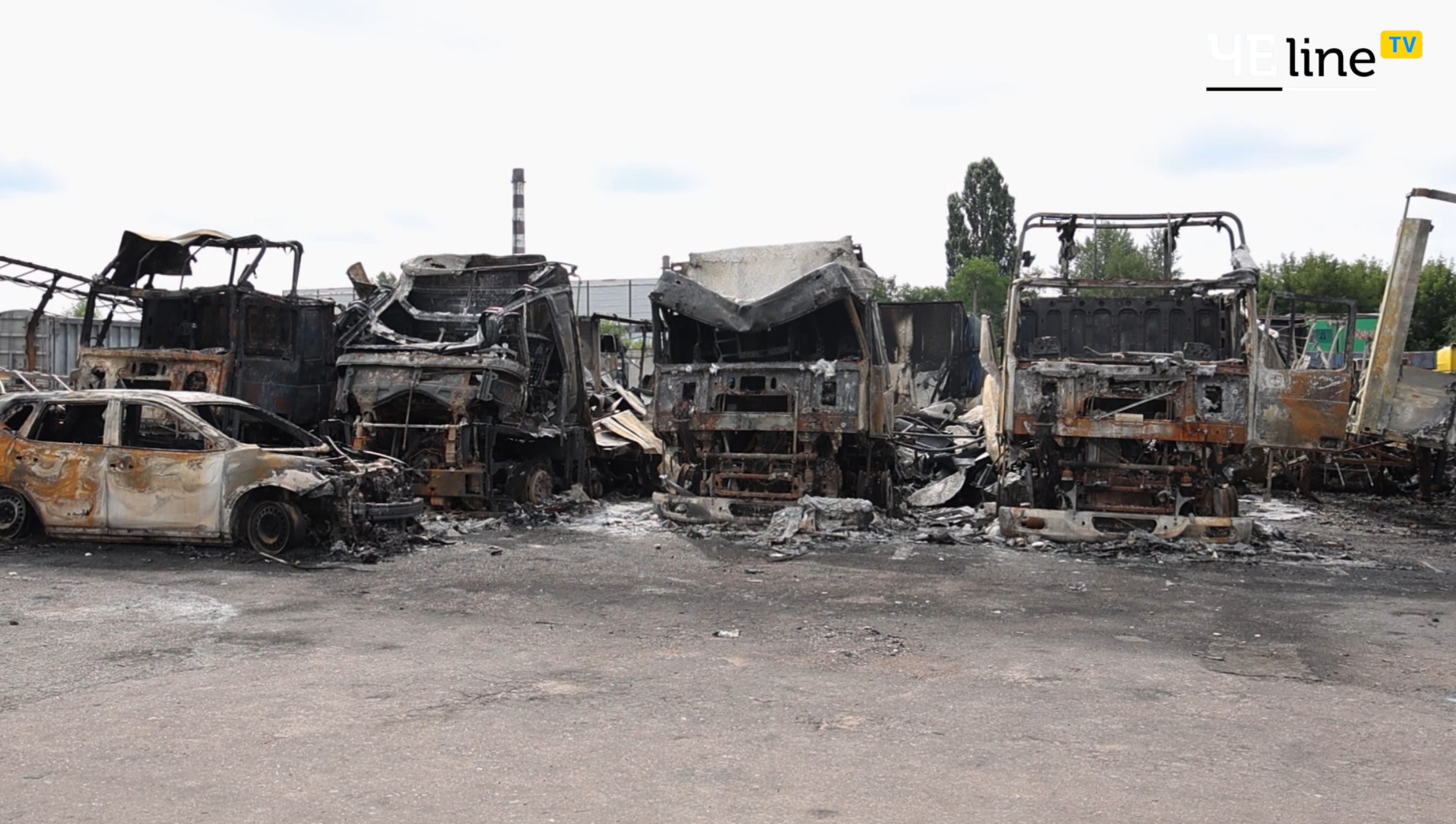 Люди були за кілька метрів від вибуху: наслідки ворожої атаки по гаражному кооперативу в Чернігові (Відео)