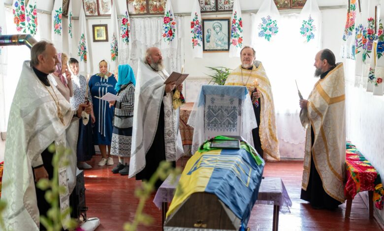 Понад два роки очікувань: у громаді на Чернігівщині попрощалися із захисником