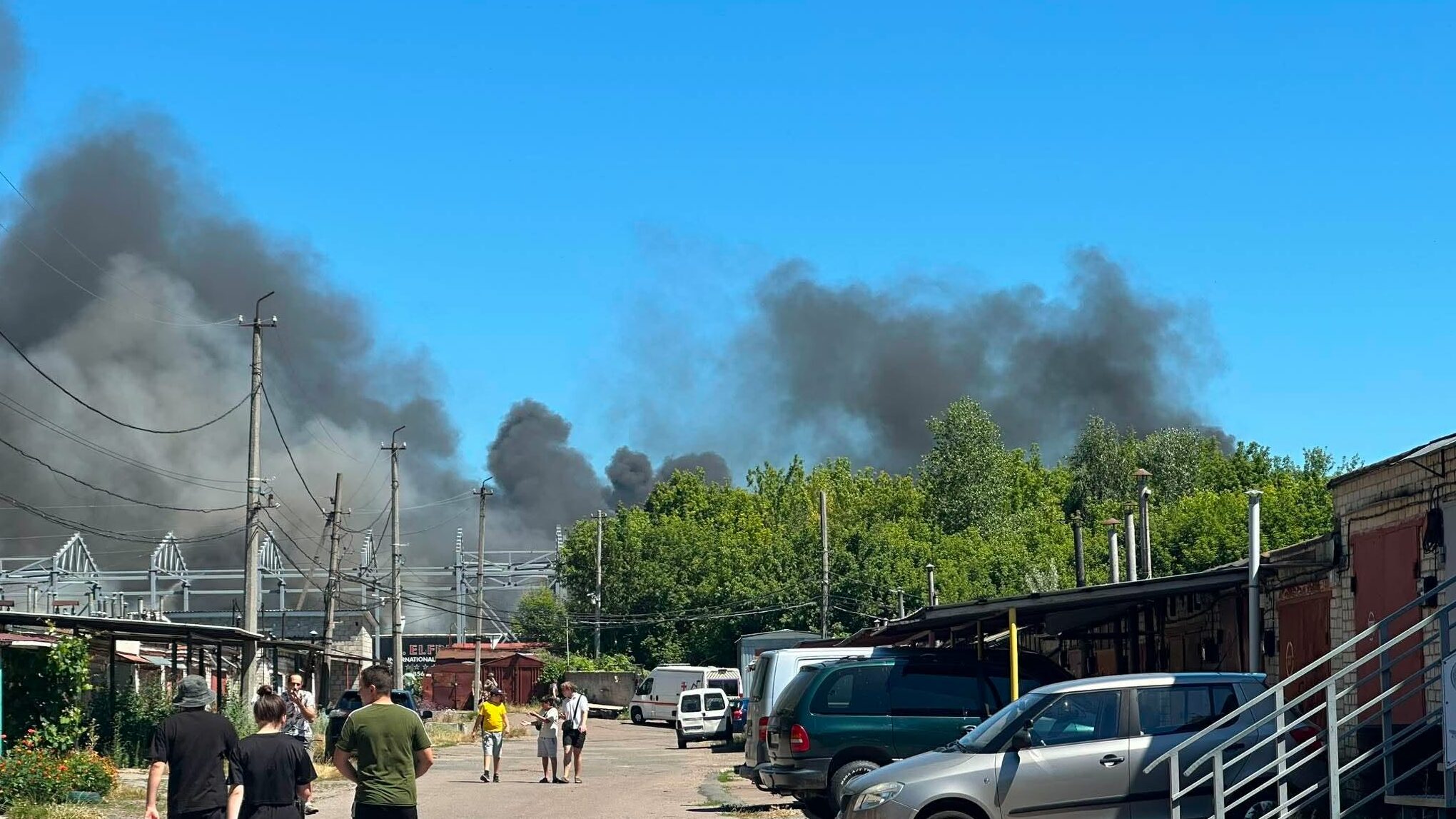 Як виглядає місце падіння російського БпЛА в Чернігові (Відео)